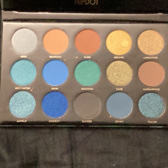 Hipdot eye shadow palette - Picture 2 of 4